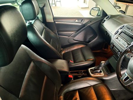 2012-Volkswagen-Tiguan-20-TDI-Sport-Style-4Motion-Auto_10