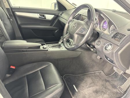 2010-Mercedes-Benz-C-Class-C-200-CGI-BE-Avantgarde-Auto_9