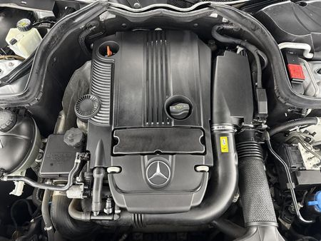 2010-Mercedes-Benz-C-Class-C-200-CGI-BE-Avantgarde-Auto_13