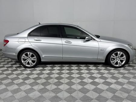 2010-Mercedes-Benz-C-Class-C-200-CGI-BE-Avantgarde-Auto_17