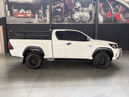 2017-Toyota-Hilux-28-GD-6-Raised-Body-Raider-Extended-Cab_13