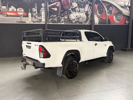 2017-Toyota-Hilux-28-GD-6-Raised-Body-Raider-Extended-Cab_15