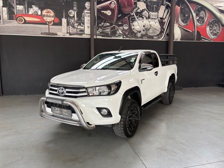 2017-Toyota-Hilux-28-GD-6-Raised-Body-Raider-Extended-Cab_1