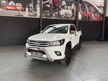2017-Toyota-Hilux-28-GD-6-Raised-Body-Raider-Extended-Cab_2