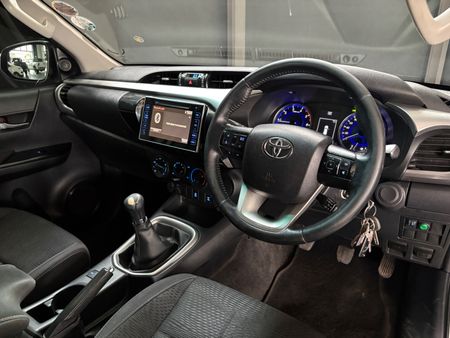 2017-Toyota-Hilux-28-GD-6-Raised-Body-Raider-Extended-Cab_7