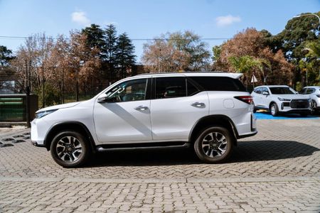 2025-Toyota-Fortuner-24-GD-6-4x4-Auto_4