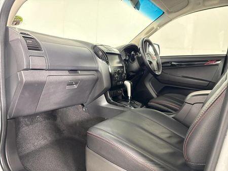 2022-Isuzu-D-Max-300-X-Rider-Auto-Double-Cab_8