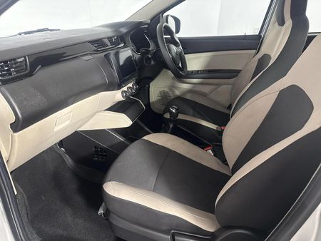 2021-Renault-Triber-10-Dynamique_8