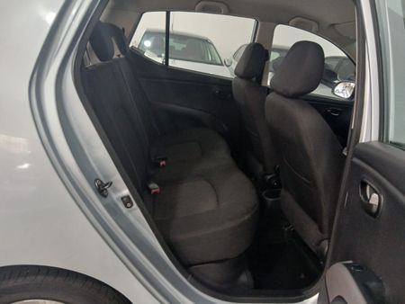 2012-Hyundai-i10-125-GLS-Fluid_10