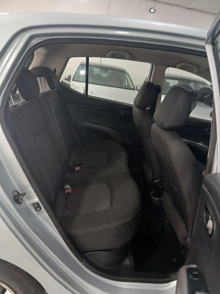 2012-Hyundai-i10-125-GLS-Fluid_8