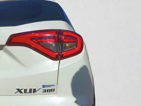 2024-Mahindra-XUV-300-12T-SE-W4_10