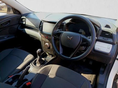2024-Mahindra-XUV-300-12T-SE-W4_12