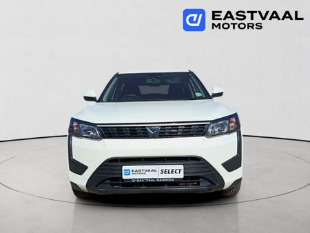 2024-Mahindra-XUV-300-12T-SE-W4_1