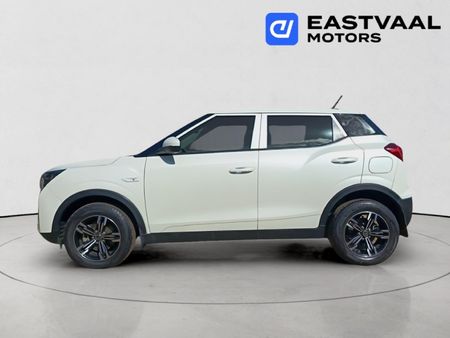 2024-Mahindra-XUV-300-12T-SE-W4_3