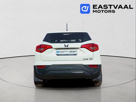 2024-Mahindra-XUV-300-12T-SE-W4_5