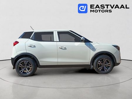 2024-Mahindra-XUV-300-12T-SE-W4_7