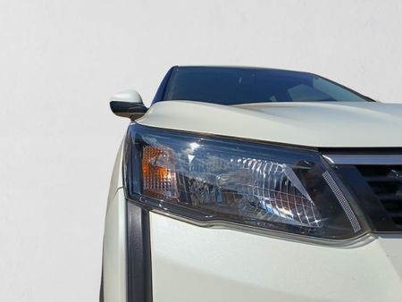 2024-Mahindra-XUV-300-12T-SE-W4_8