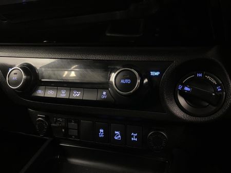 2016-Toyota-Hilux-40-V6-Raider-4x4-Double-Cab-Auto_7
