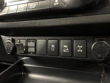 2016-Toyota-Hilux-40-V6-Raider-4x4-Double-Cab-Auto_8
