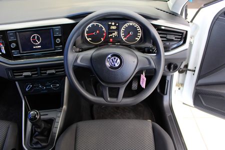 2020-Volkswagen-Polo-low-km-for-the-year_17