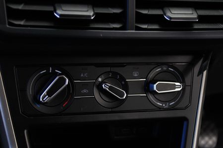 2020-Volkswagen-Polo-low-km-for-the-year_22