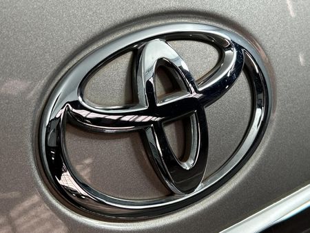 2019-Toyota-Corolla-13-Prestige_11