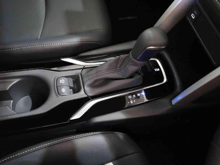2025-Toyota-Corolla-Cross-18-XS_11
