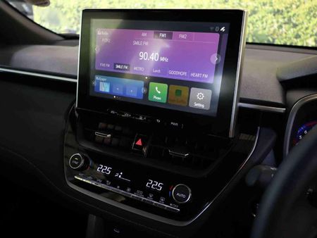 2025-Toyota-Corolla-Cross-18-XS_13