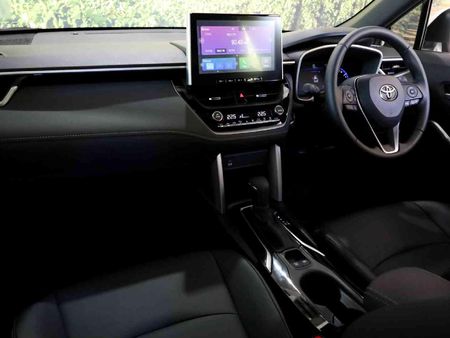 2025-Toyota-Corolla-Cross-18-XS_14
