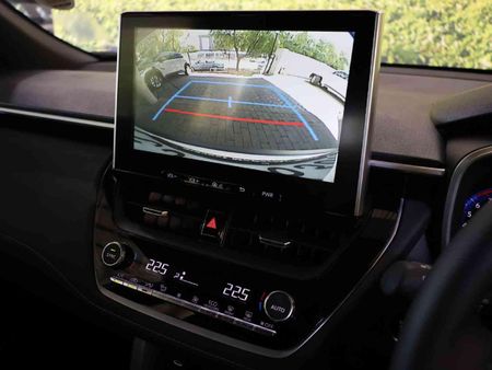 2025-Toyota-Corolla-Cross-18-XS_15