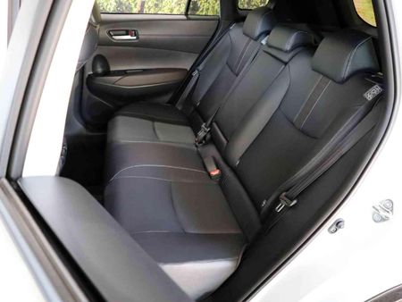 2025-Toyota-Corolla-Cross-18-XS_4