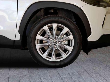 2025-Toyota-Corolla-Cross-18-XS_8
