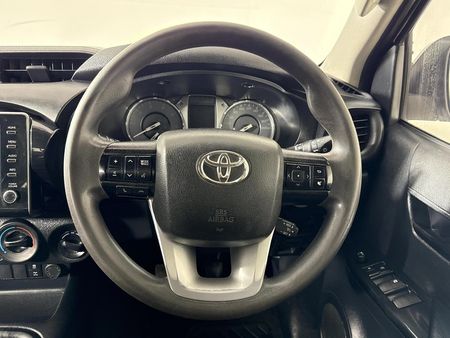 2022-Toyota-Hilux-24-GD-6-Raider-4x4-Double-Cab_11