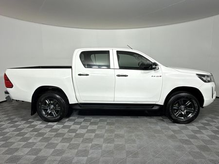 2022-Toyota-Hilux-24-GD-6-Raider-4x4-Double-Cab_16