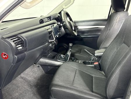 2022-Toyota-Hilux-24-GD-6-Raider-4x4-Double-Cab_7