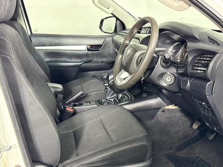 2022-Toyota-Hilux-24-GD-6-Raider-4x4-Double-Cab_8