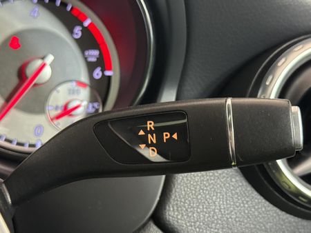 2014-Mercedes-Benz-GLA-220-CDI-Auto-4Matic_10