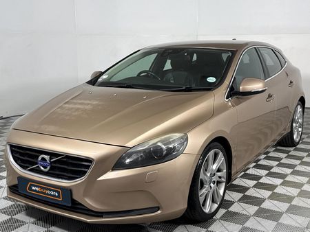 2013-Volvo-V40-D2-Excel_0