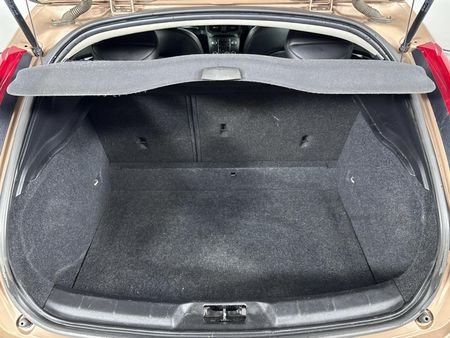 2013-Volvo-V40-D2-Excel_13