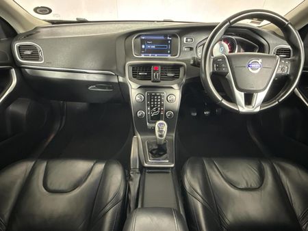 2013-Volvo-V40-D2-Excel_1