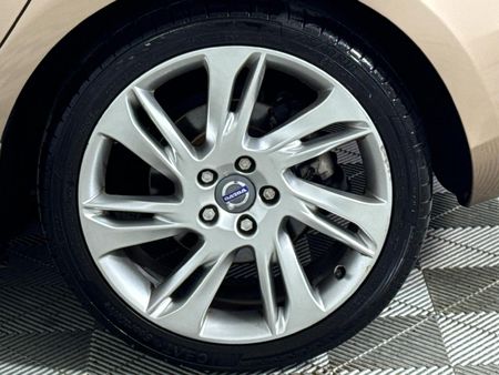 2013-Volvo-V40-D2-Excel_6