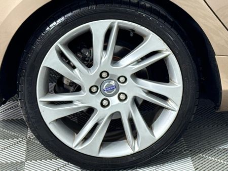 2013-Volvo-V40-D2-Excel_7