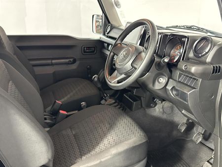 2022-Suzuki-Jimny-15-GA_7