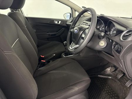 2015-Ford-Fiesta-14-Trend-5-dr_9