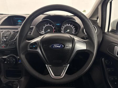 2015-Ford-Fiesta-14-Trend-5-dr_12