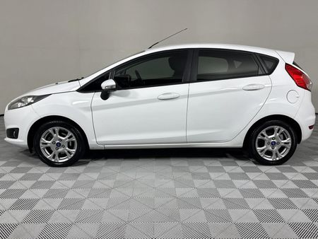 2015-Ford-Fiesta-14-Trend-5-dr_19