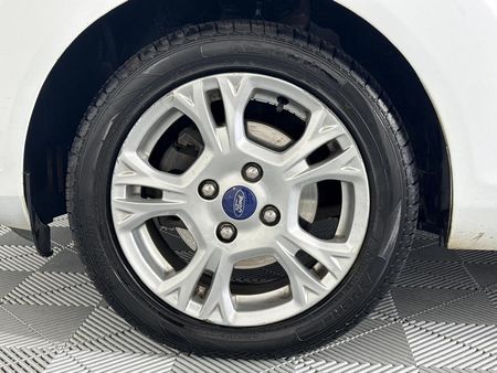 2015-Ford-Fiesta-14-Trend-5-dr_4