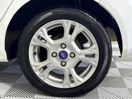 2015-Ford-Fiesta-14-Trend-5-dr_6