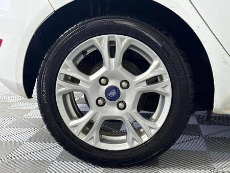 2015-Ford-Fiesta-14-Trend-5-dr_7