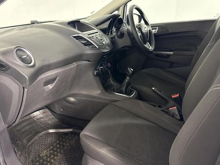 2015-Ford-Fiesta-14-Trend-5-dr_8
